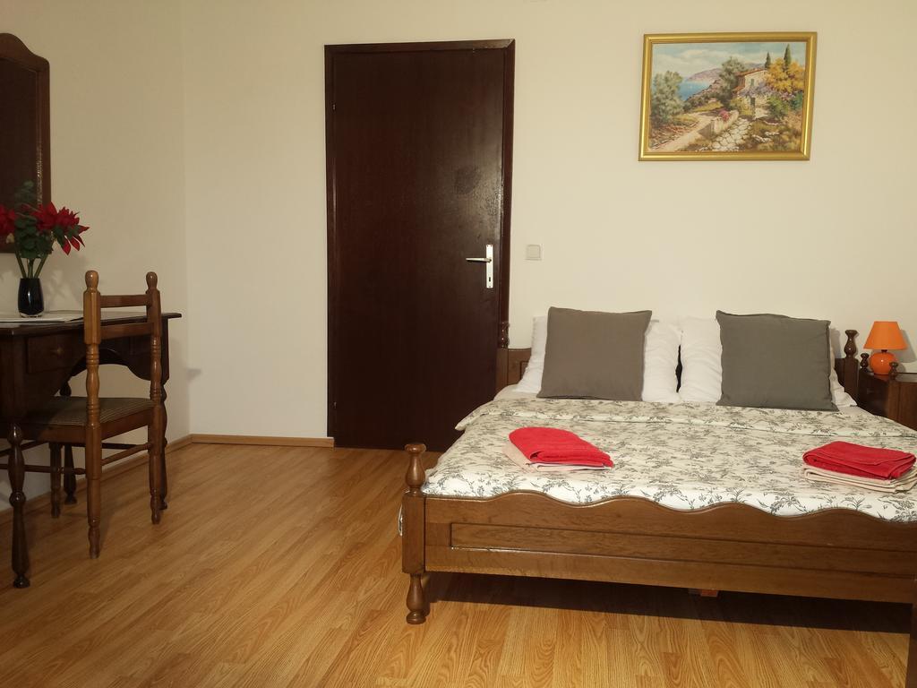Apartments "Villa Mungos" Sobra ภายนอก รูปภาพ